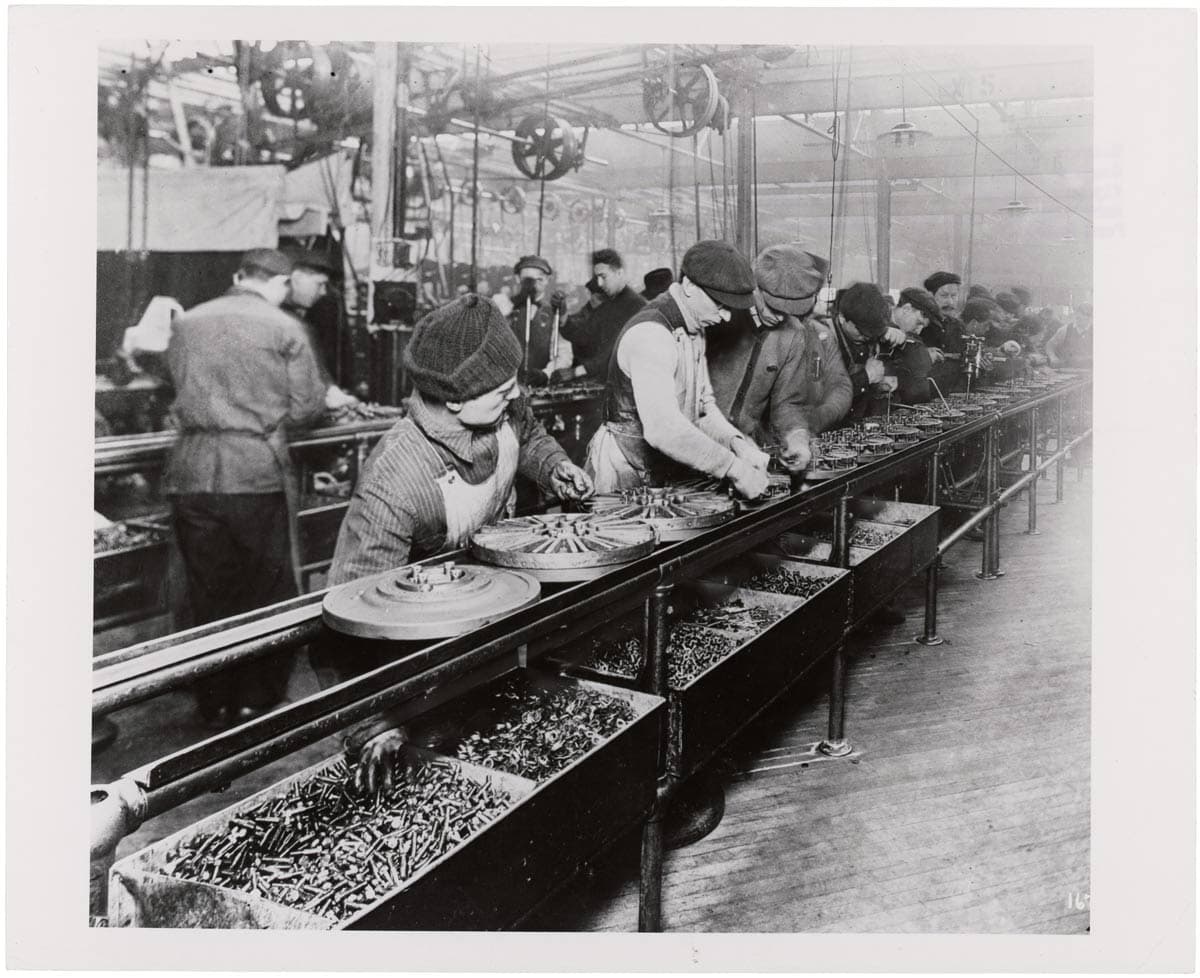 Advancements in Electricity and Manufacturing, File:Ford assembly line - 1913.jpg - Wikipedia