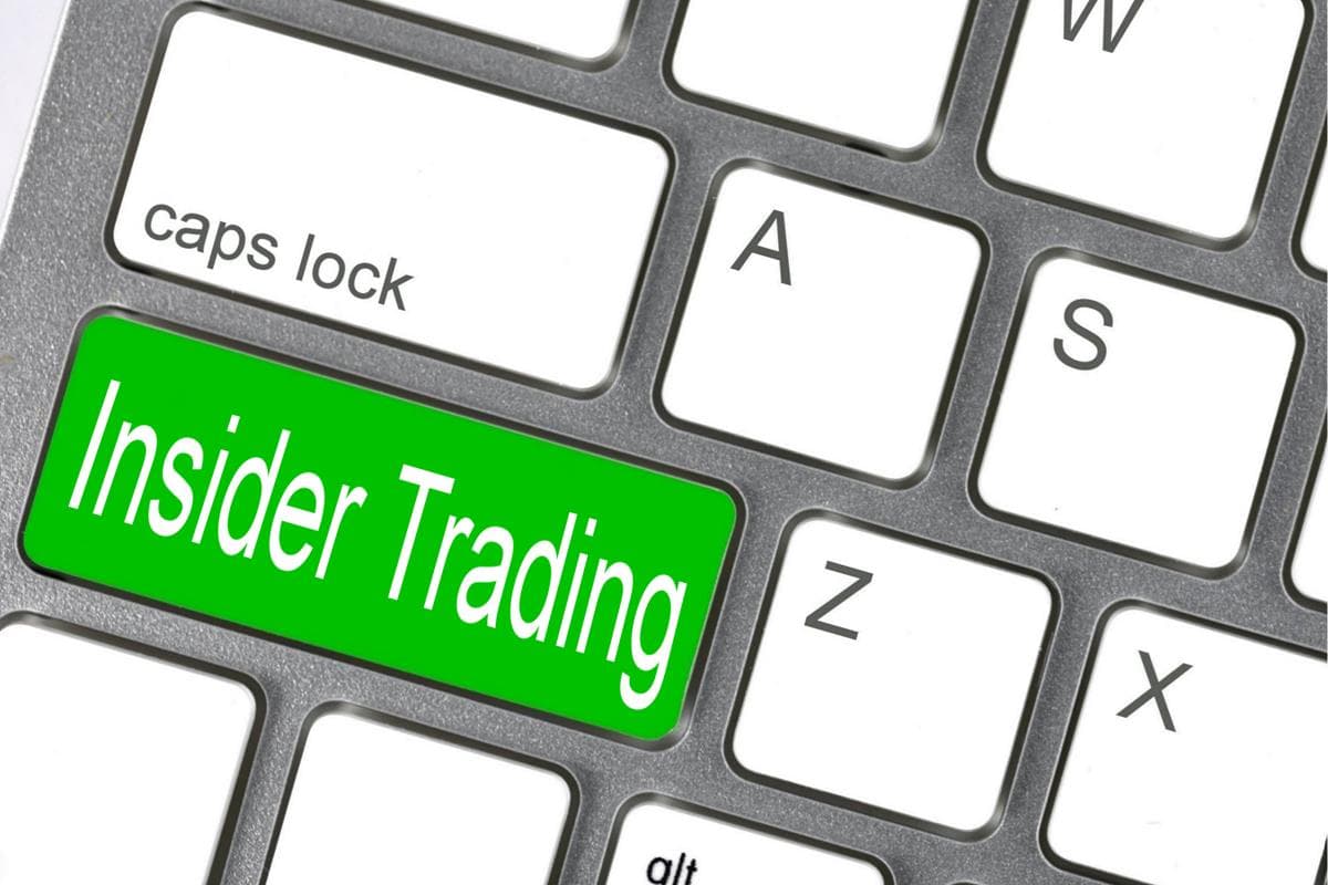 Classical theory vs misappropriation theory, Insider Trading - Free of Charge Creative Commons Keyboard image