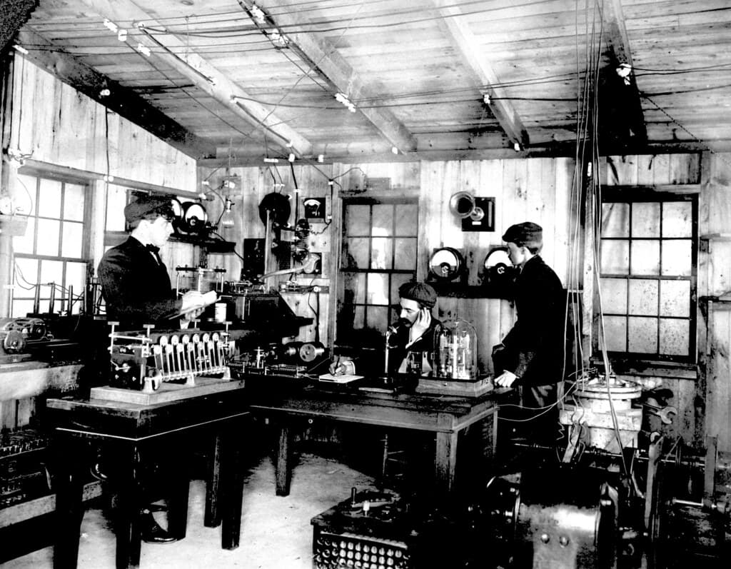 Development of radio technology, 1900-02 | Fessenden made his first radio broadcast from his … | Flickr