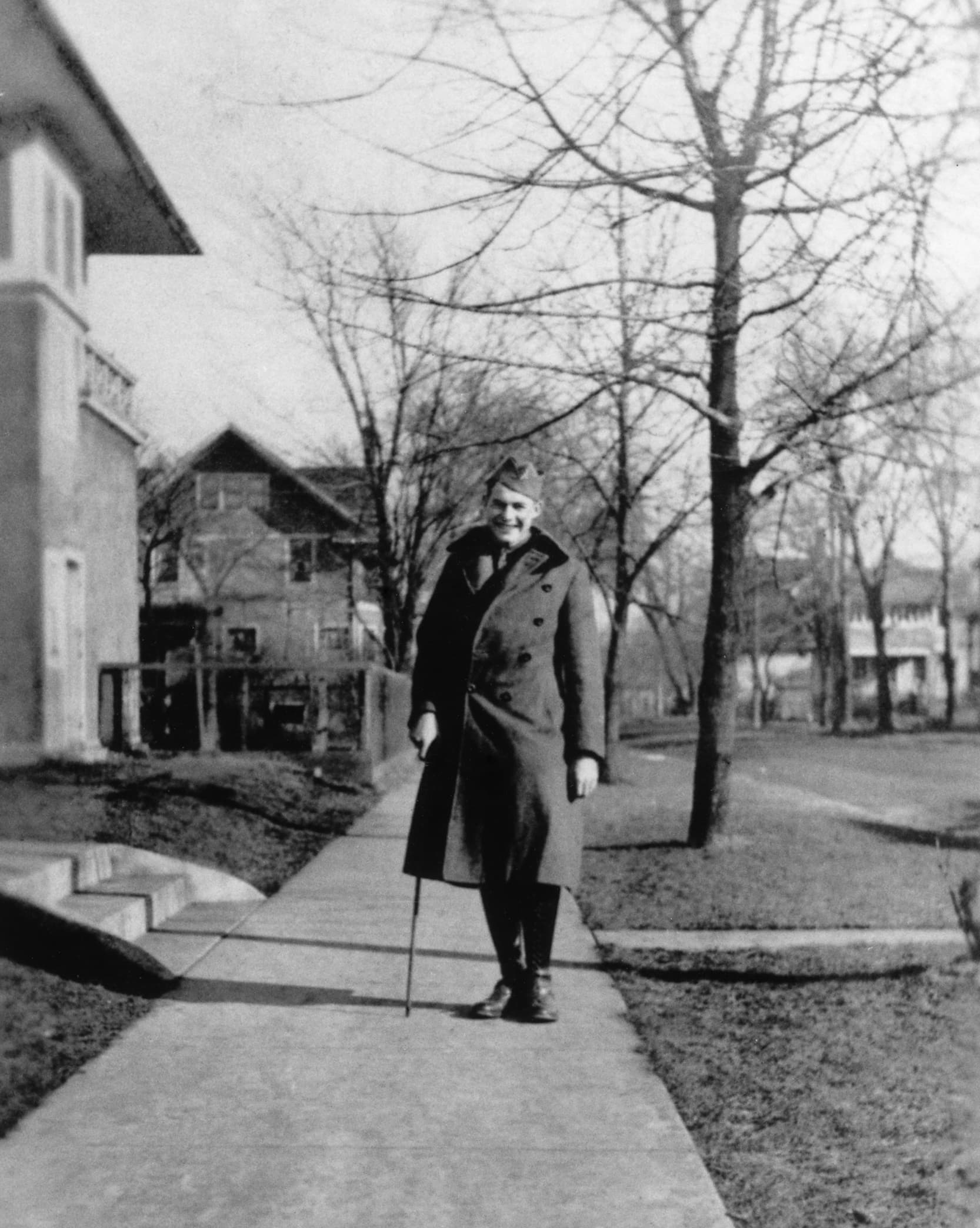 Early years and influences, File:Ernest Hemingway in uniform at Oak Park, Illinois, 1919.jpg - Wikimedia Commons