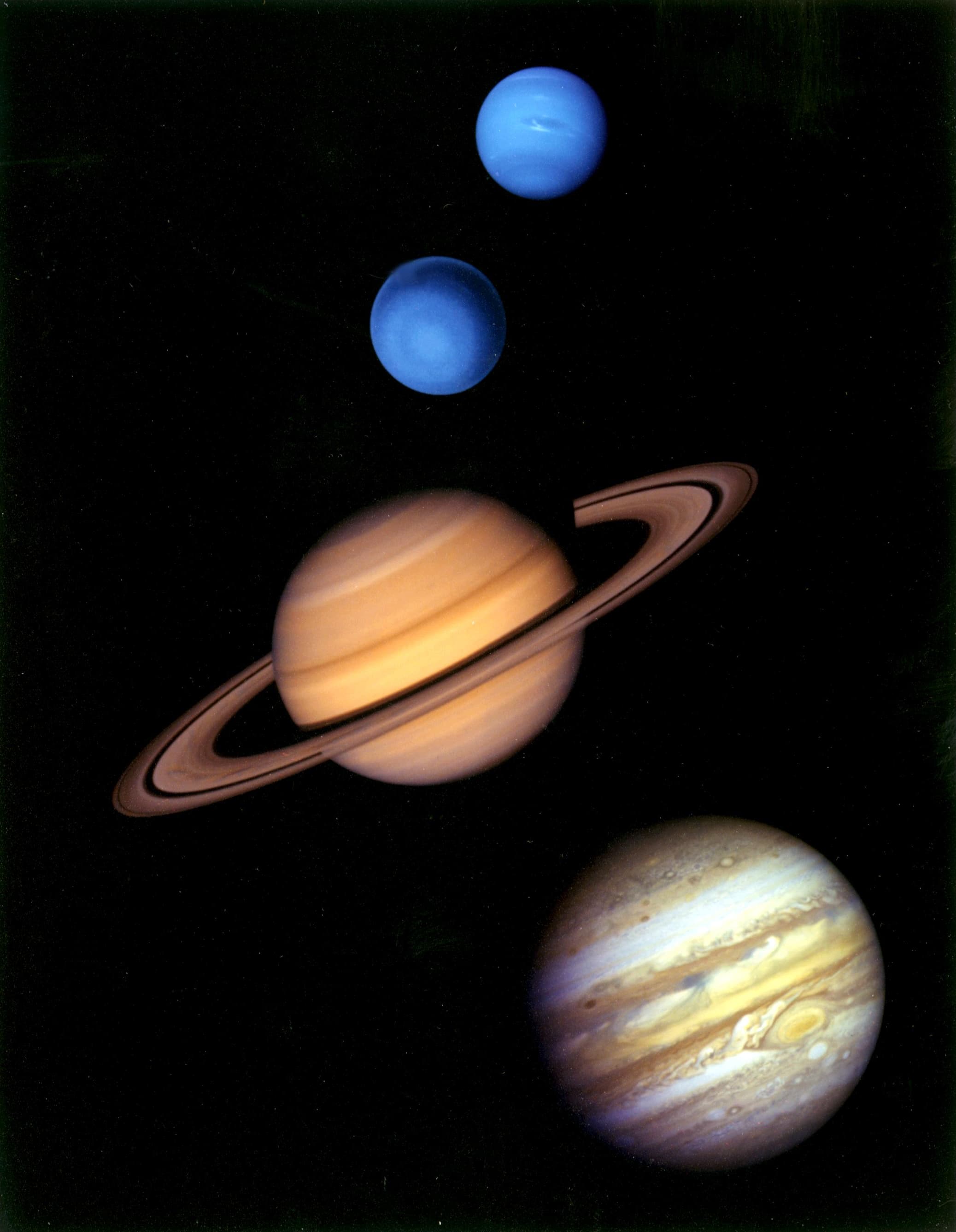 Physical features of outer planets, File:Gas giants in the solar system.jpg - Wikimedia Commons