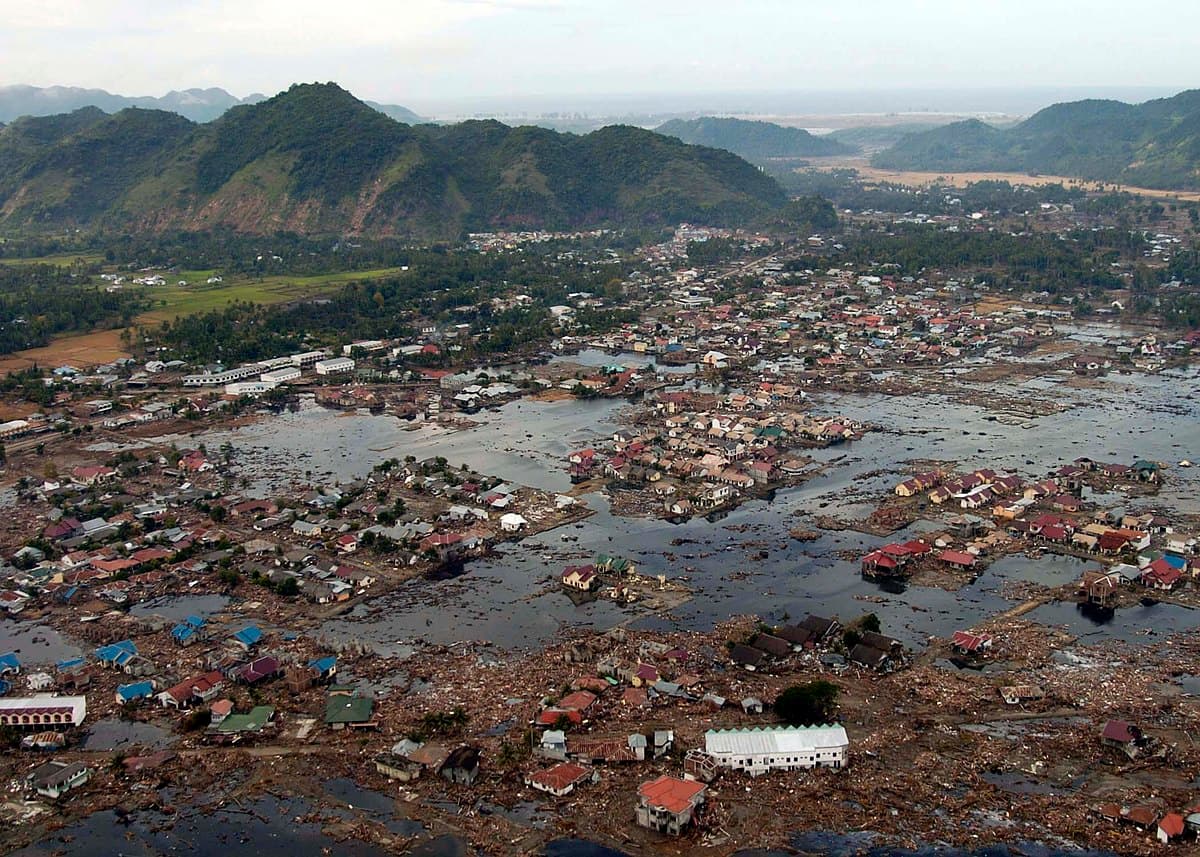 Types of natural hazards, 2004 Indian Ocean earthquake and tsunami - Wikipedia