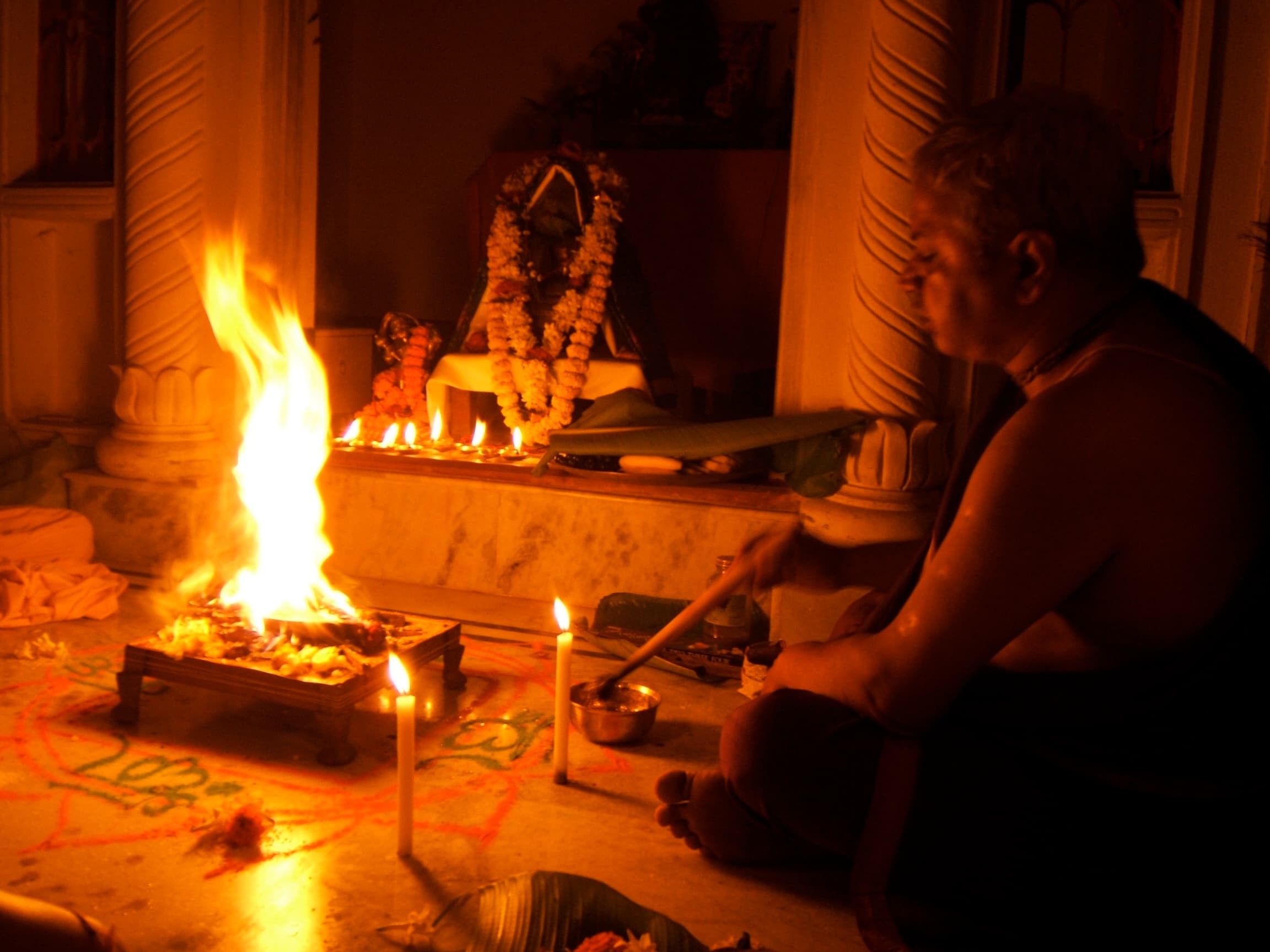 Fire Ritual India Yajna: Fire rituals and their significance | Intro to Hinduism Class ...